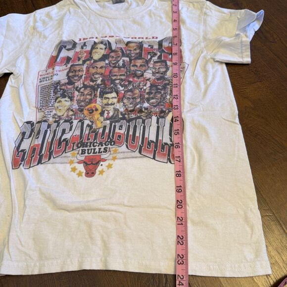 Chicago Bulls Retro Graphic T-Shirt | NBA Basketball Tee - Picture 5 of 8